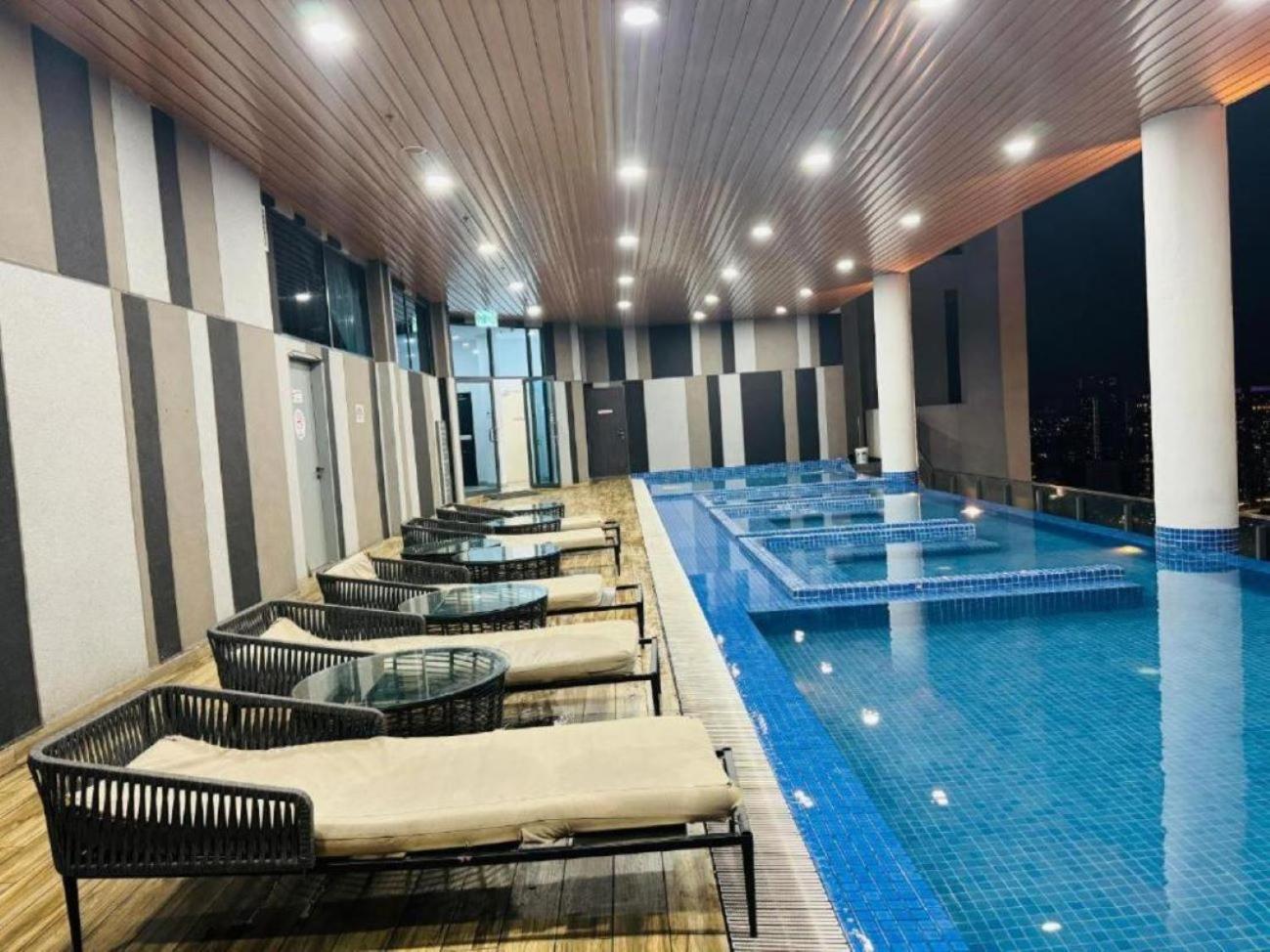 The Luxe Colony Klcc By Sky Pool Apartment Kuala Lumpur Bagian luar foto